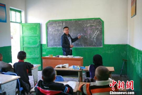 吐鲁番市小学最新动态新闻速递
